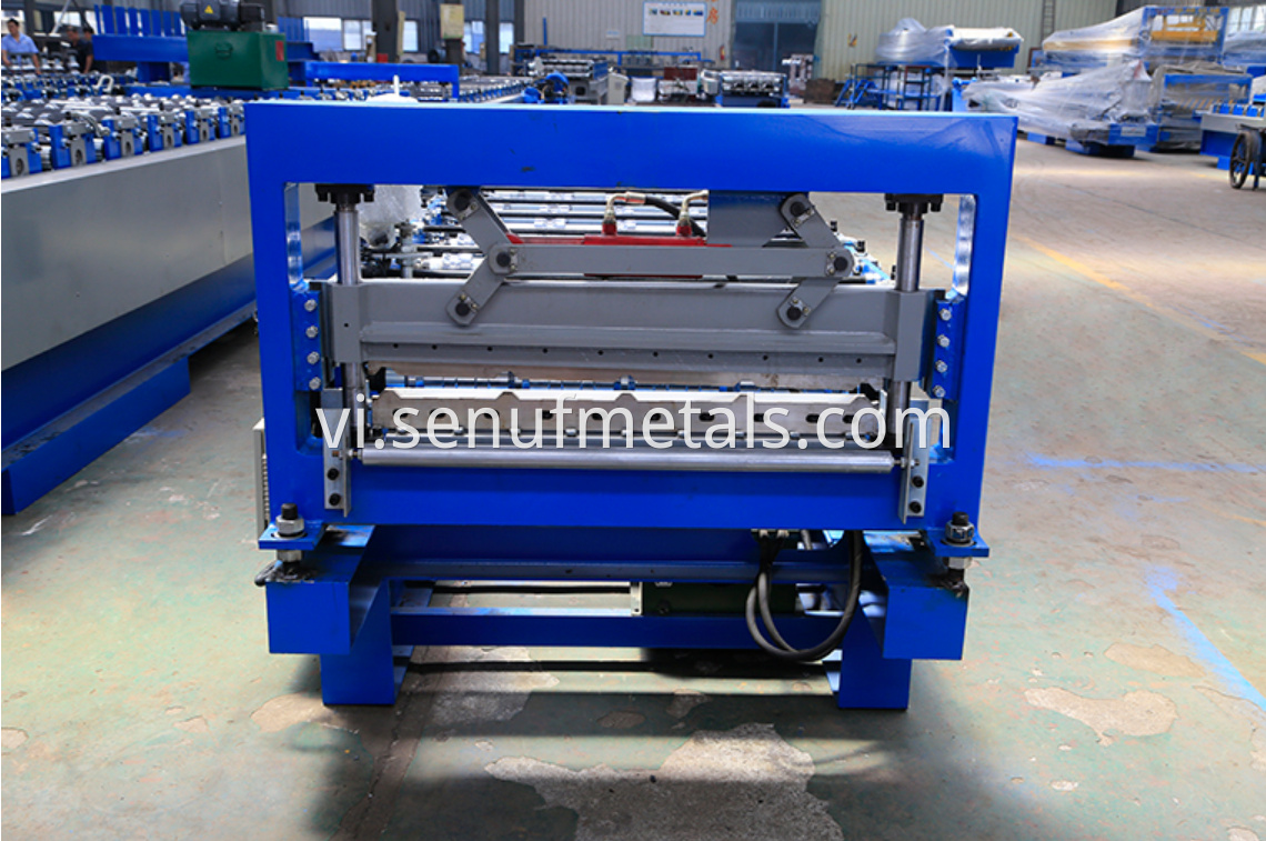 15-225-900 IBR roof sheet forming machine (5)